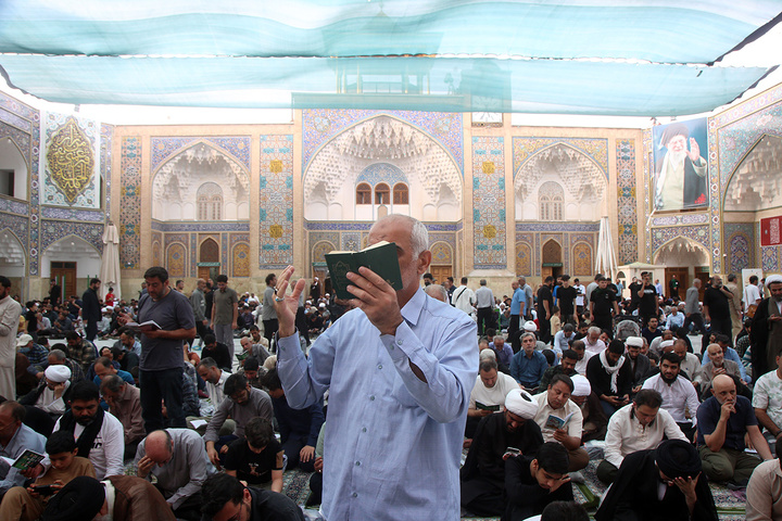 قرائت دعای عرفه در حرم حضرت فاطمه معصومه (س)