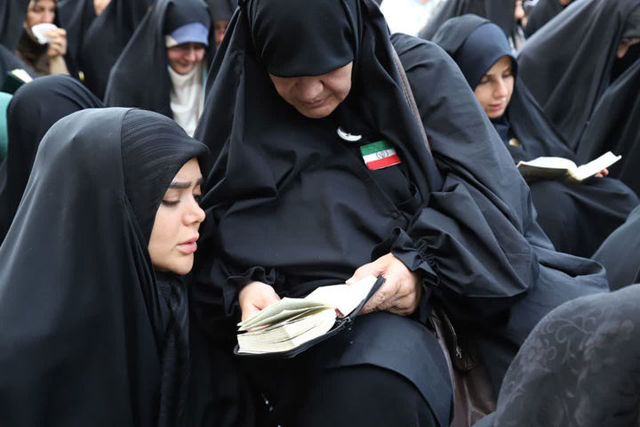 حضور پرشور بانوان در مراسم دعای عرفه حرم بانوی کرامت