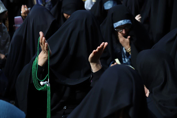حضور پرشور بانوان در مراسم دعای عرفه حرم بانوی کرامت