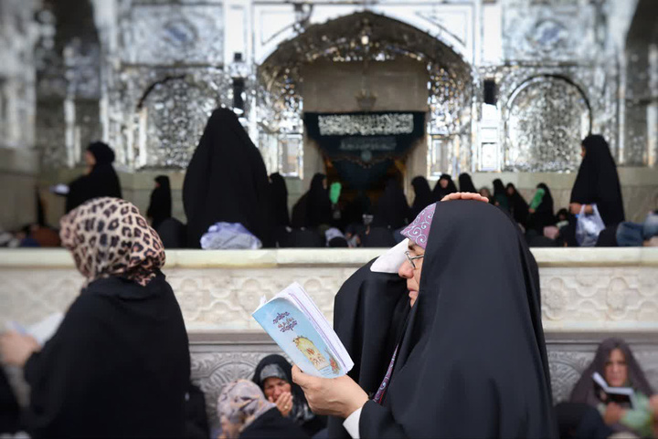 حضور پرشور بانوان در مراسم دعای عرفه حرم بانوی کرامت
