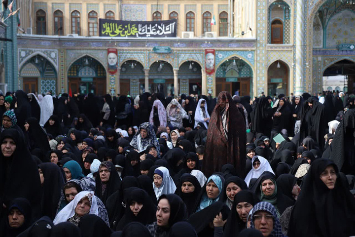 حضور پرشور بانوان در مراسم دعای عرفه حرم بانوی کرامت