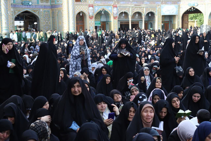 حضور پرشور بانوان در مراسم دعای عرفه حرم بانوی کرامت