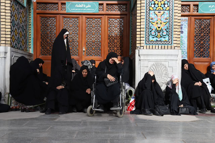 حضور پرشور بانوان در مراسم دعای عرفه حرم بانوی کرامت
