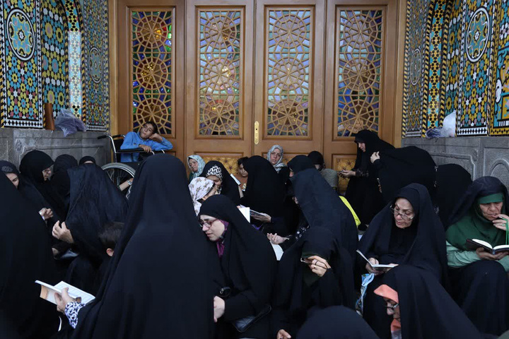 حضور پرشور بانوان در مراسم دعای عرفه حرم بانوی کرامت