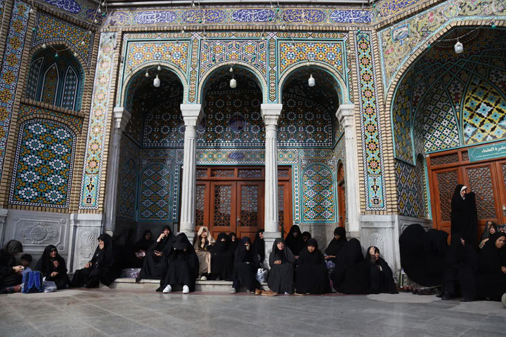 حضور پرشور بانوان در مراسم دعای عرفه حرم بانوی کرامت