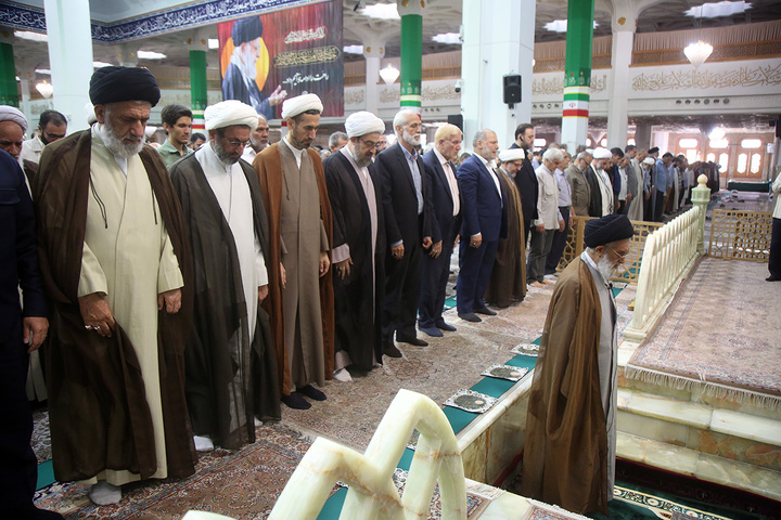 شکوه بندگی در نماز عید سعید قربان حرم حضرت معصومه (س)