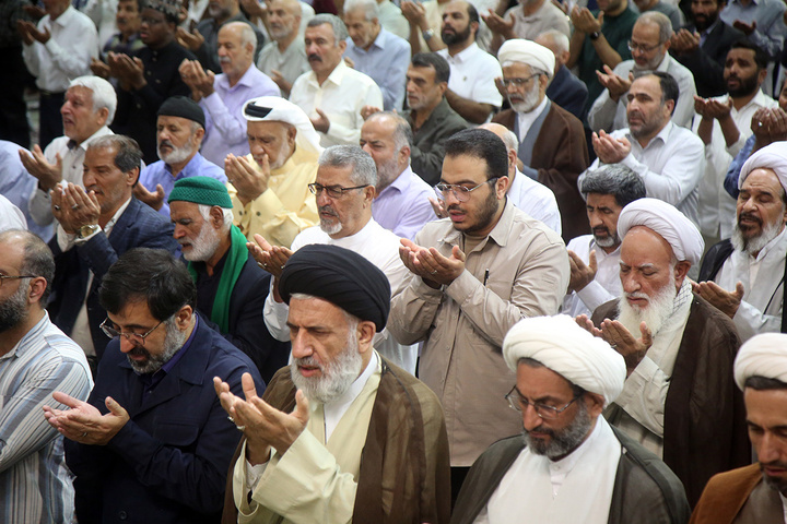شکوه بندگی در نماز عید سعید قربان حرم حضرت معصومه (س)