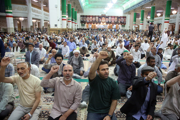 شکوه بندگی در نماز عید سعید قربان حرم حضرت معصومه (س)