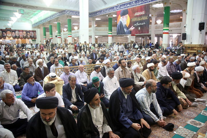 شکوه بندگی در نماز عید سعید قربان حرم حضرت معصومه (س)