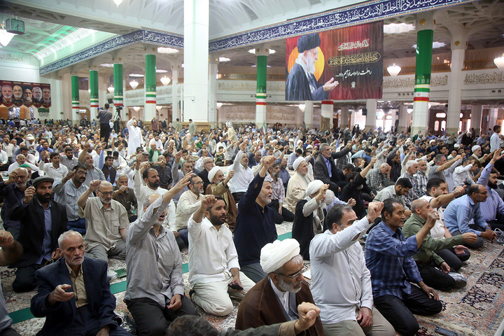 شکوه بندگی در نماز عید سعید قربان حرم حضرت معصومه (س)