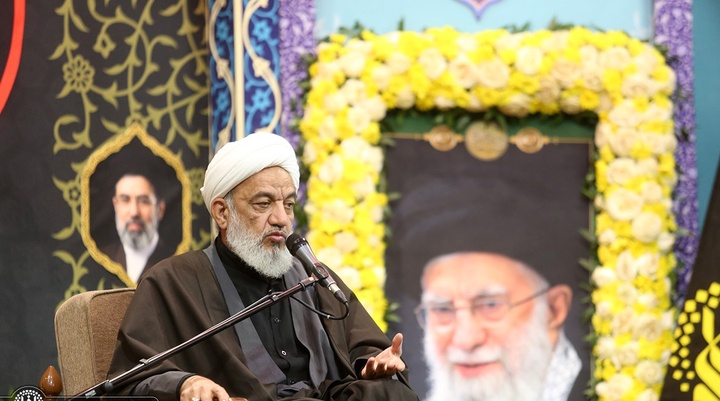 وحدت زیر سایه مقام ولایت فقیه از وظایف مهم عصر غیبت است