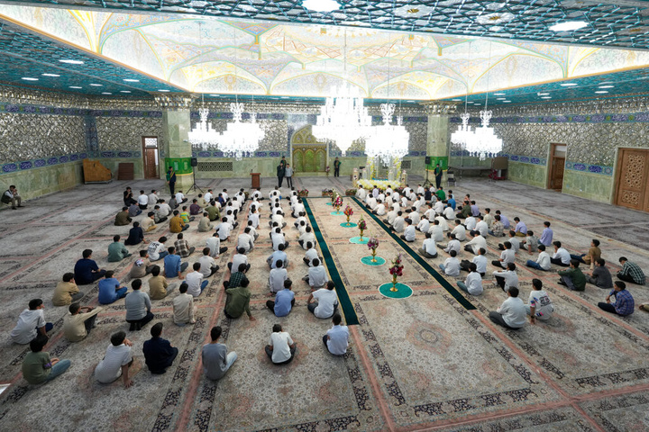 جشن تکلیف ۱۲۰ نوجوان پسر در حرم حضرت معصومه(س)