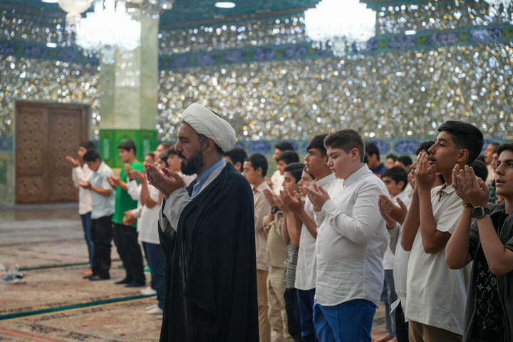 جشن تکلیف ۱۲۰ نوجوان پسر در حرم حضرت معصومه(س)