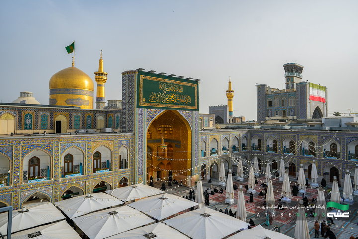 نصب کتیبه‌های ولادت امام هادی(ع) در حرم مطهر رضوی