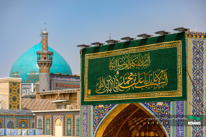 نصب کتیبه‌های ولادت امام هادی(ع) در حرم مطهر رضوی
