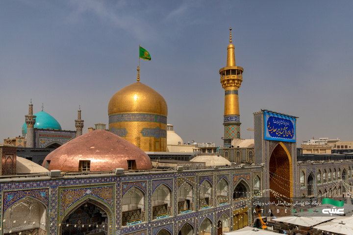 نصب کتیبه‌های ولادت امام هادی(ع) در حرم مطهر رضوی