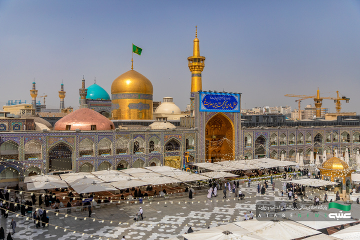 نصب کتیبه‌های ولادت امام هادی(ع) در حرم مطهر رضوی