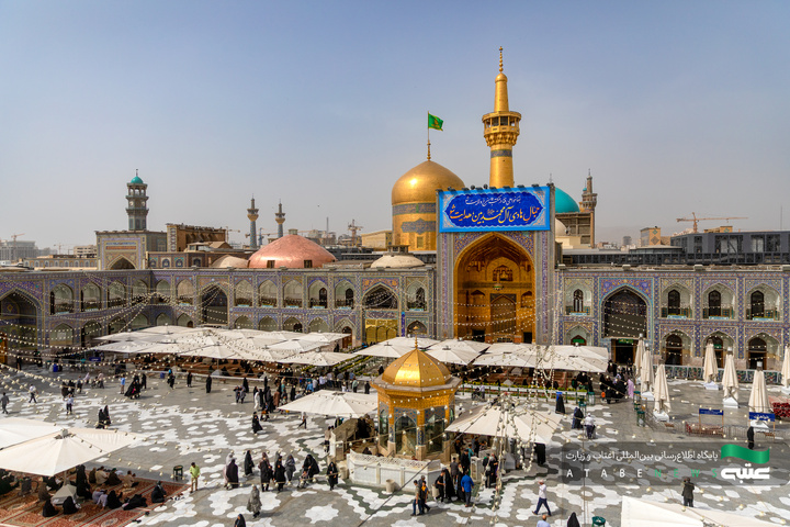 نصب کتیبه‌های ولادت امام هادی(ع) در حرم مطهر رضوی