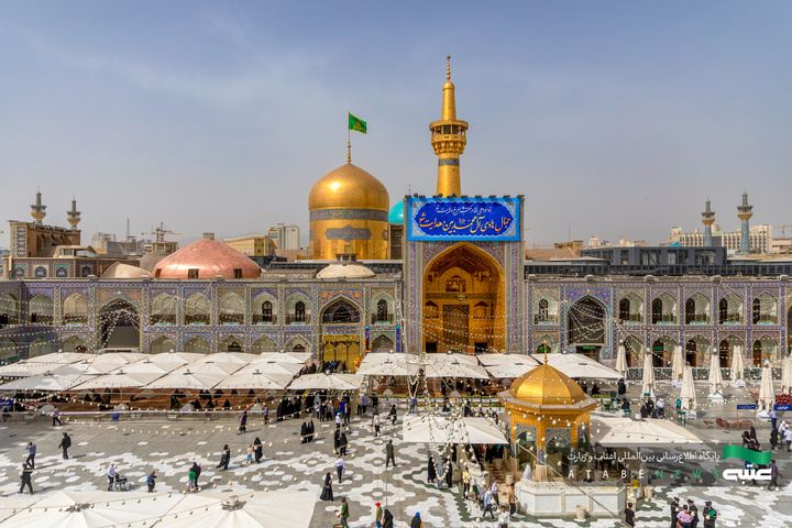 نصب کتیبه‌های ولادت امام هادی(ع) در حرم مطهر رضوی