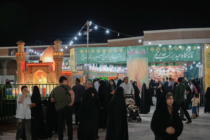 برپایی نمایشگاه «غدیر» در حرم بانوی کرامت +تصاویر