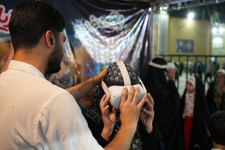 برپایی نمایشگاه «غدیر» در حرم بانوی کرامت +تصاویر