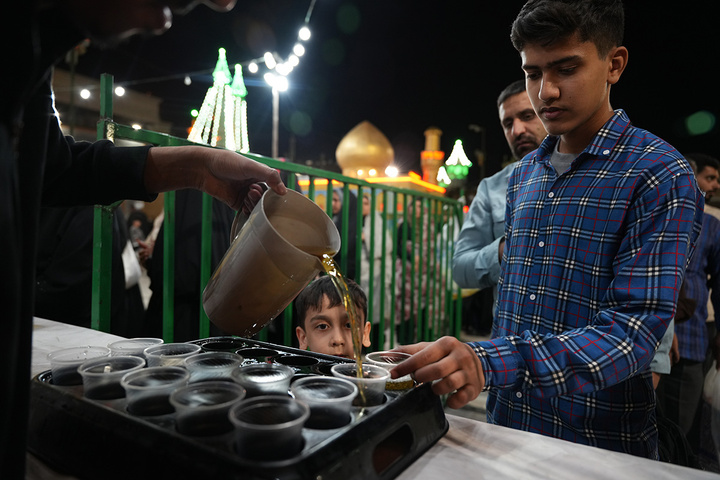 برپایی نمایشگاه «غدیر» در حرم بانوی کرامت +تصاویر