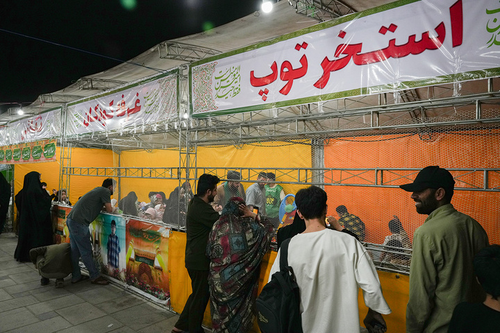 برپایی نمایشگاه «غدیر» در حرم بانوی کرامت +تصاویر