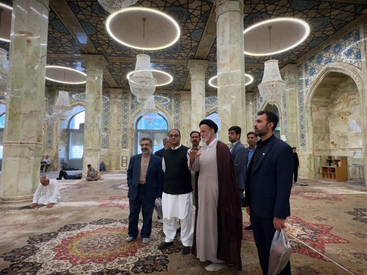 تشرف سفیر جدید پاکستان در ایران به زیارت حرم حضرت معصومه (س)
