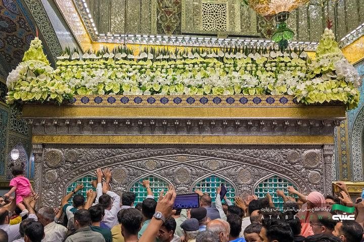گل‌آرایی ضریح مطهر امام رضا(ع) به مناسبت عید غدیر