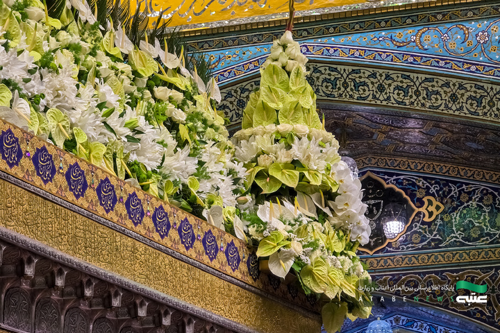 گل‌آرایی ضریح مطهر امام رضا(ع) به مناسبت عید غدیر