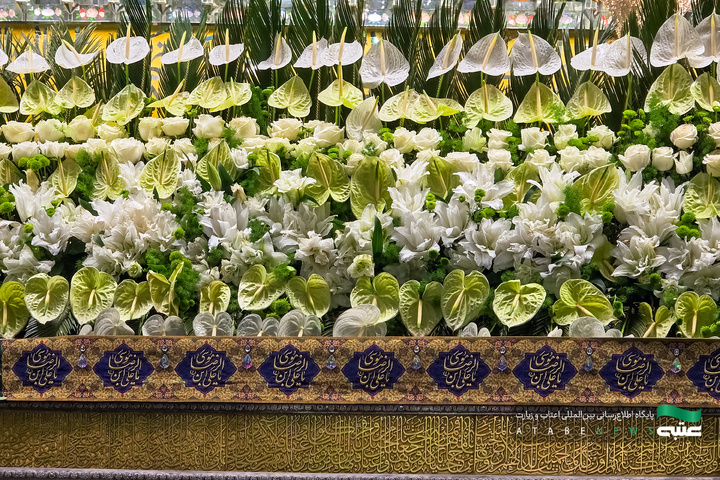 گل‌آرایی ضریح مطهر امام رضا(ع) به مناسبت عید غدیر
