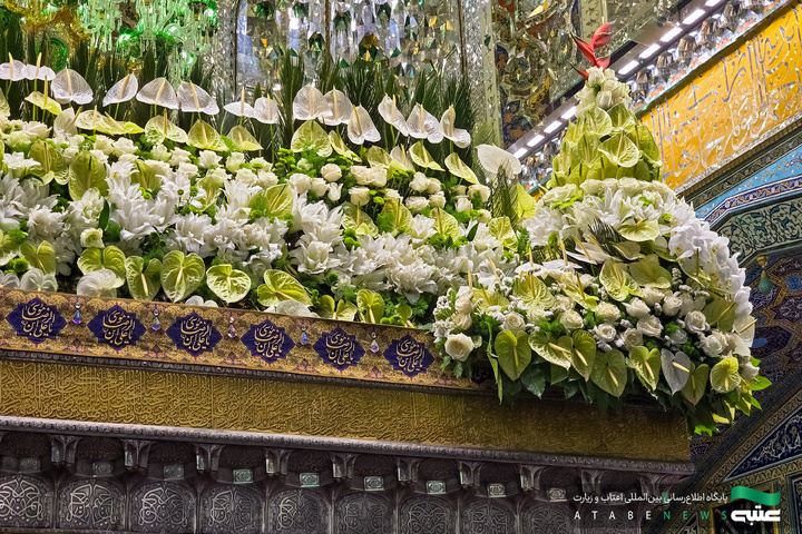 گل‌آرایی ضریح مطهر امام رضا(ع) به مناسبت عید غدیر