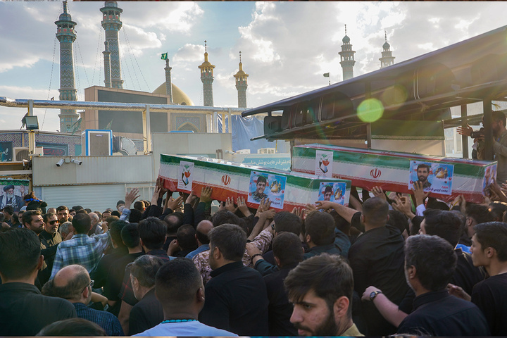 وداع با پیکر مطهر دو شهید بسیجی در حرم بانوی کرامت