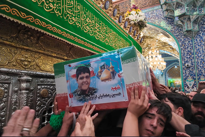 وداع با پیکر مطهر دو شهید بسیجی در حرم بانوی کرامت