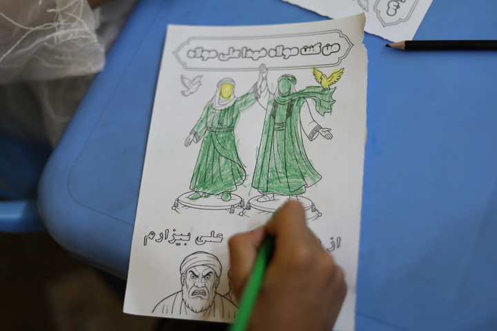استقبال زائران حرم بانوی کرامت از نمایشگاه غدیر در شب عید الله الاکبر