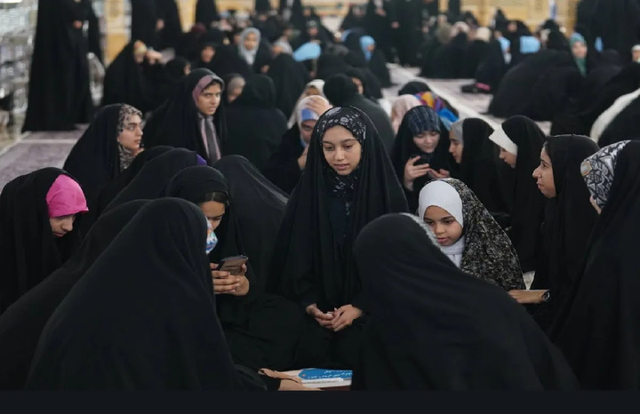 ۴۰۰ حلقه معرفتی نوجوانان، سفیران معارف علوی در حرم مطهر رضوی شدند