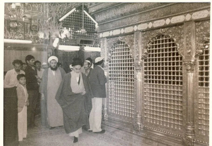 بازخوانی جایگاه آستان قدس رضوی در منظومه فکری و مدیریتی امام خمینی (ره)