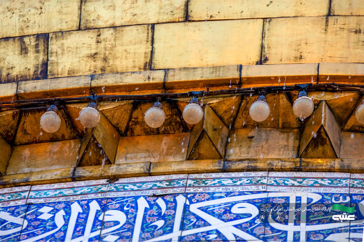 شست‌وشوی گنبد مطهر حضرت ابوالفضل العباس(ع) در آستانه ماه محرم