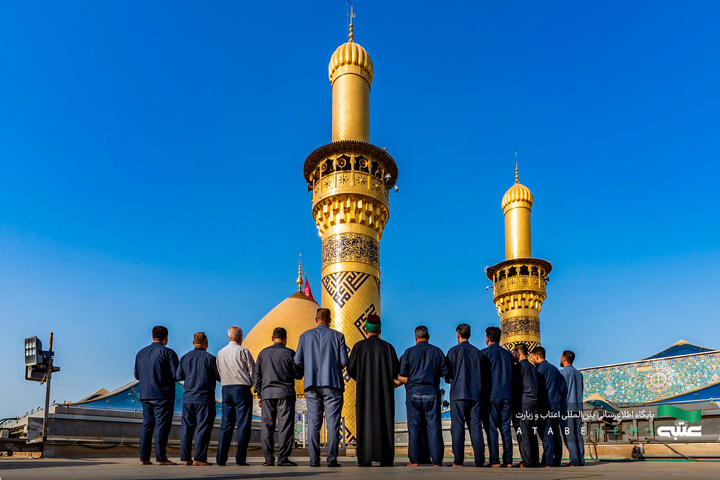 شست‌وشوی گنبد مطهر حضرت ابوالفضل العباس(ع) در آستانه ماه محرم