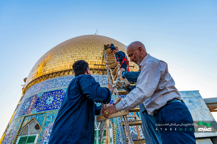 شست‌وشوی گنبد مطهر حضرت ابوالفضل العباس(ع) در آستانه ماه محرم