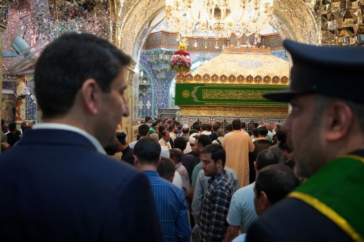 تشرف وزیر ارتباطات به زیارت حرم حضرت معصومه(س)