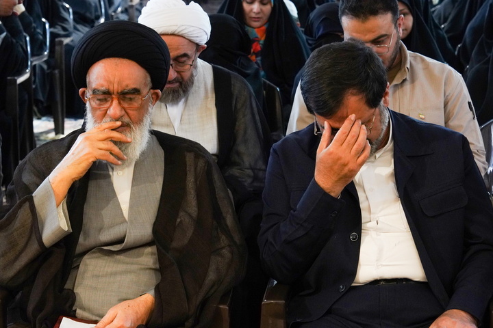 تکریم بانوان فعال اجتماعات شبانه استان قم در حرم بانوی کرامت