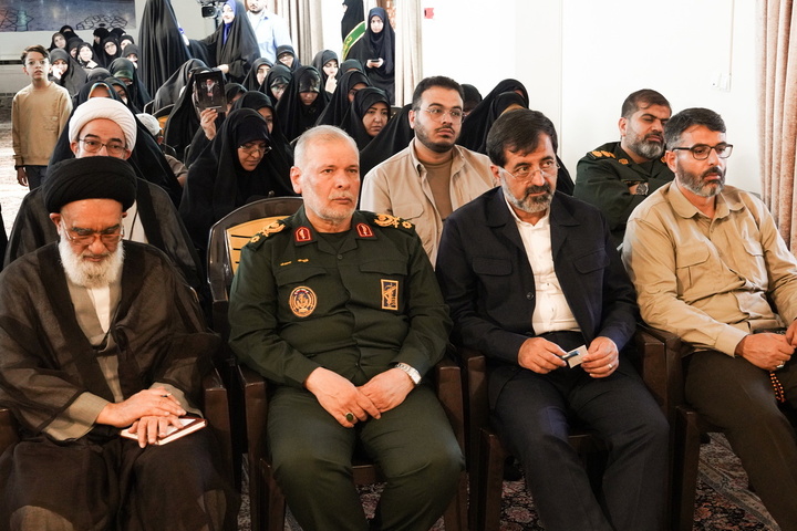 تکریم بانوان فعال اجتماعات شبانه استان قم در حرم بانوی کرامت