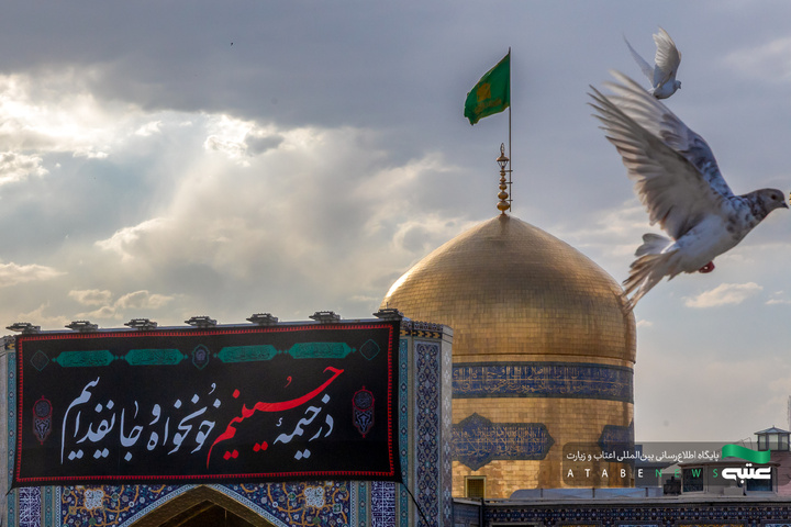 حرم مطهر رضوی در آستانه ماه محرم سیاه‌پوش عزای سیدالشهدا(ع) شد