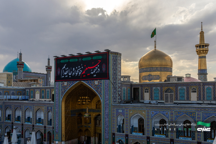 حرم مطهر رضوی در آستانه ماه محرم سیاه‌پوش عزای سیدالشهدا(ع) شد