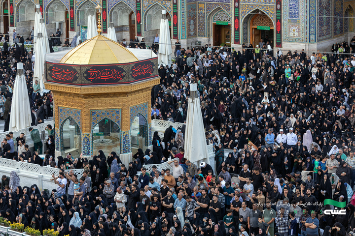 حرم مطهر رضوی در آستانه ماه محرم سیاه‌پوش عزای سیدالشهدا(ع) شد