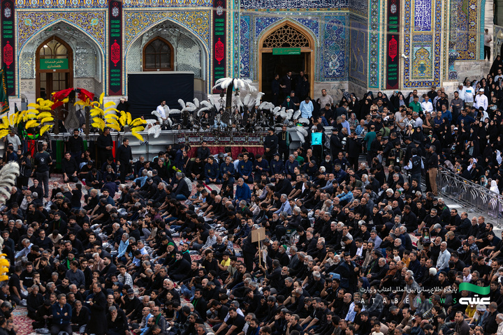 حرم مطهر رضوی در آستانه ماه محرم سیاه‌پوش عزای سیدالشهدا(ع) شد