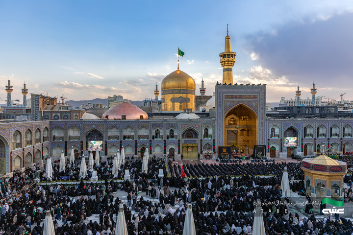 حرم مطهر رضوی در آستانه ماه محرم سیاه‌پوش عزای سیدالشهدا(ع) شد