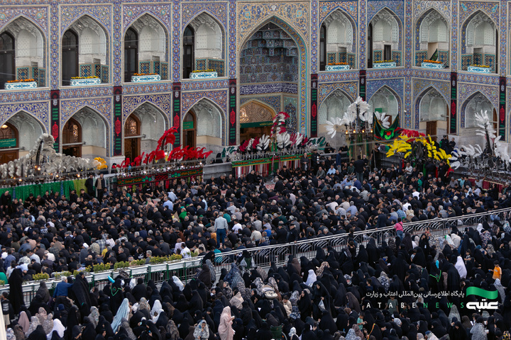 حرم مطهر رضوی در آستانه ماه محرم سیاه‌پوش عزای سیدالشهدا(ع) شد