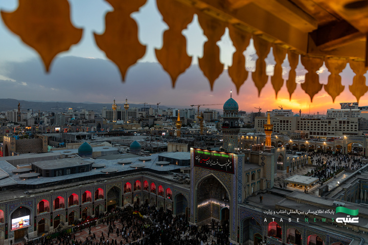 حرم مطهر رضوی در آستانه ماه محرم سیاه‌پوش عزای سیدالشهدا(ع) شد